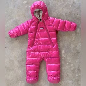 Like New Patagonia Hi-loft down sweater bunting 6m - retired color